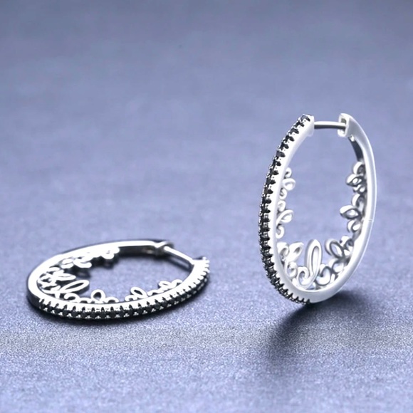Silver Patterned Black Zircon Oval Hoop Earrings - Picture 3 of 7
